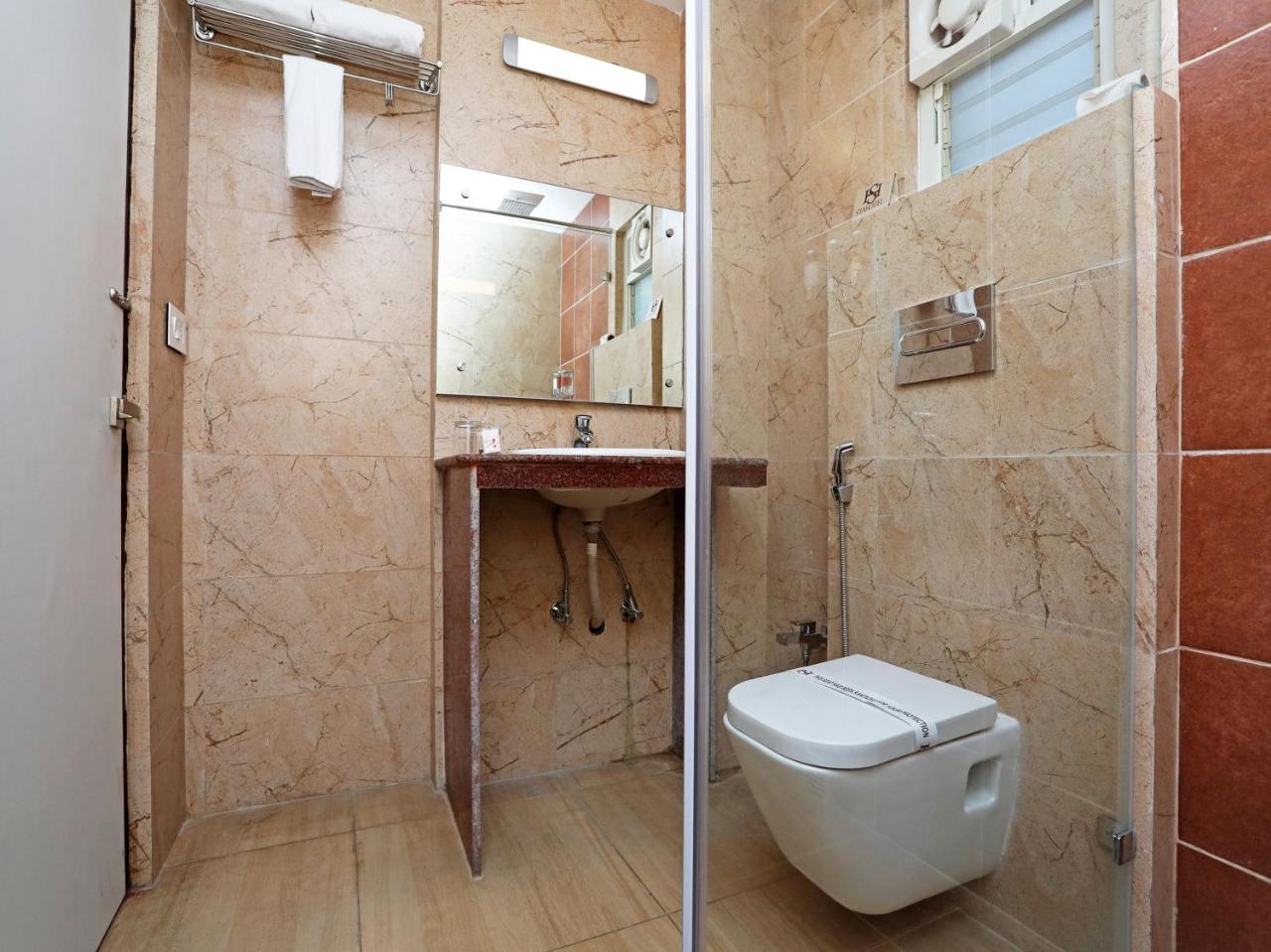 Oyo 16835 Stayotel Airport 4*